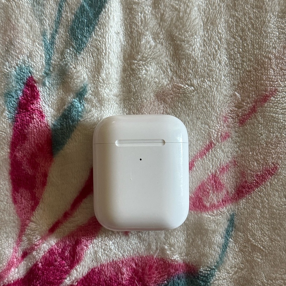 White Wireless Earbuds Charging Case